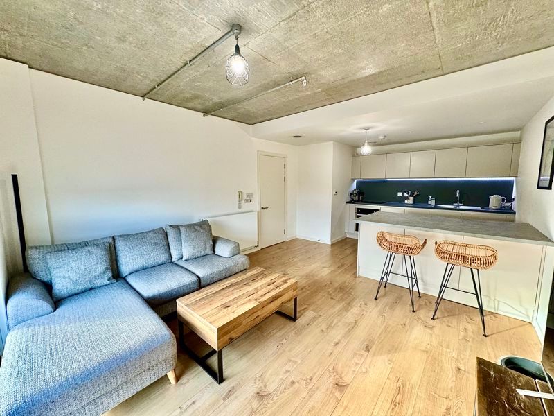 Property photo 1 of 14 Photo 7