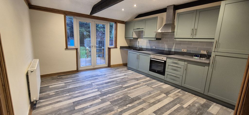 Property photo 3 of 9 Kitchen