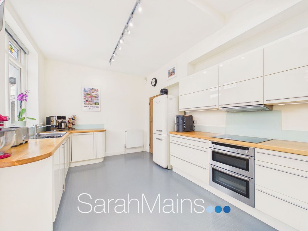 Property photo 3 of 20 Kitchen