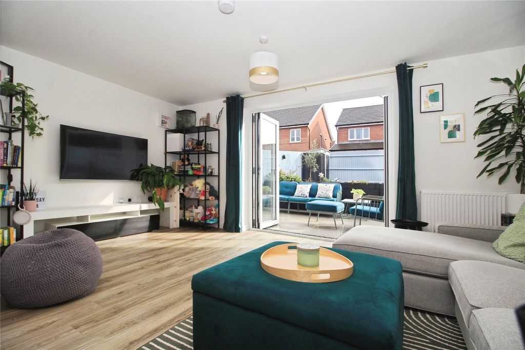 Property photo 2 of 11 Lounge