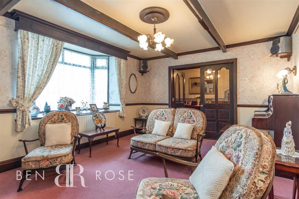 Property photo 2 of 38 Sitting Room