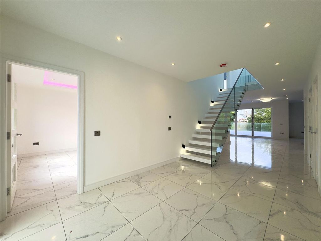 Property photo 3 of 24