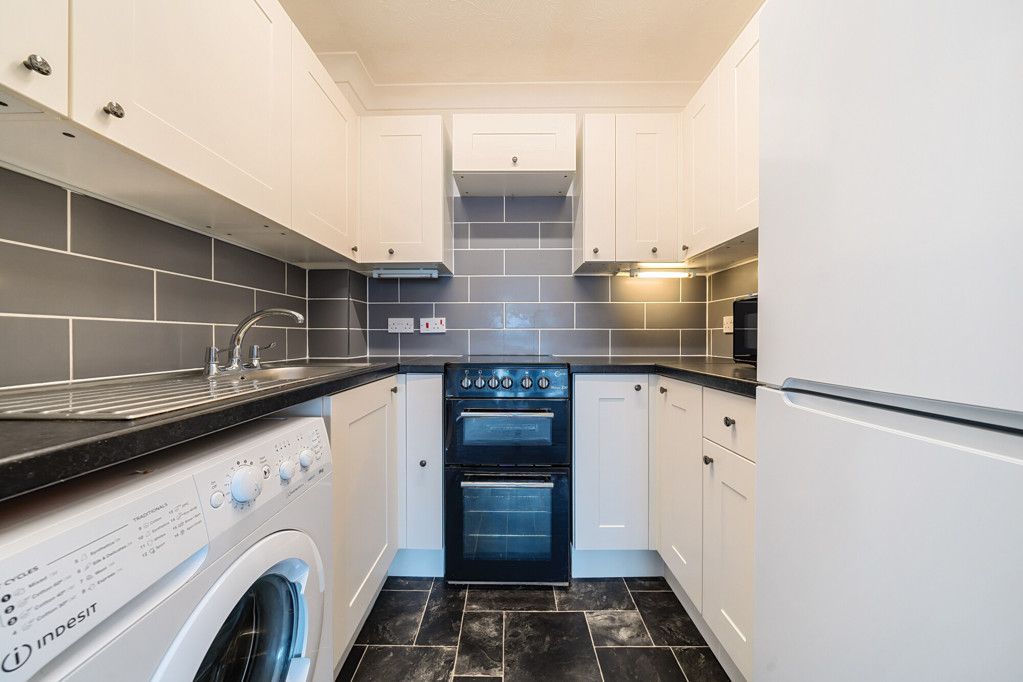 Property photo 3 of 7 Kitchen