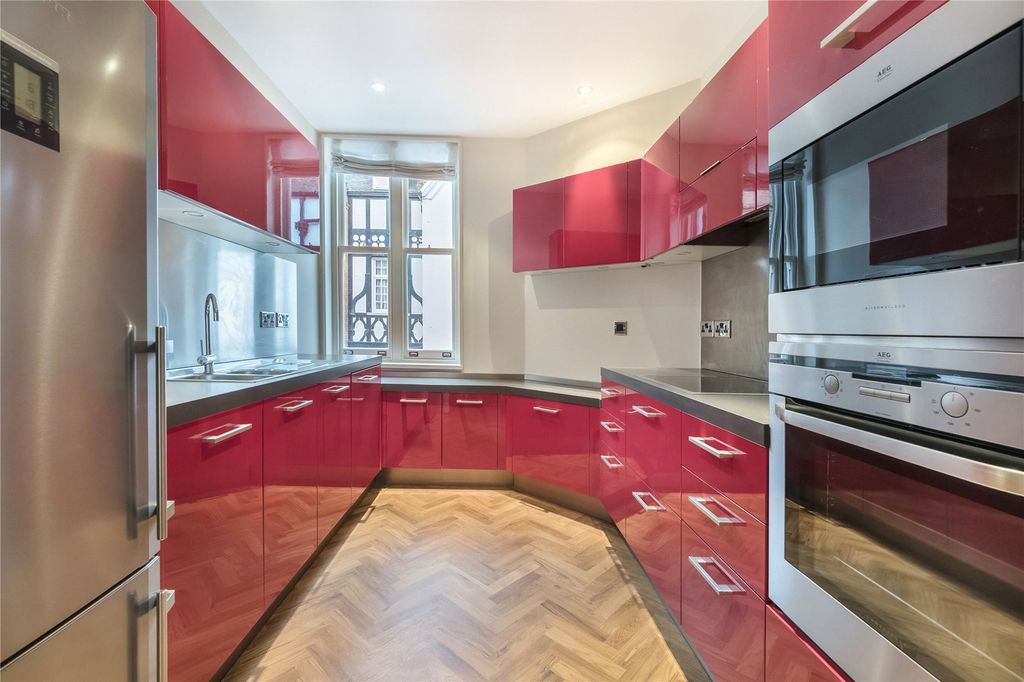 Property photo 3 of 14 Kitchen