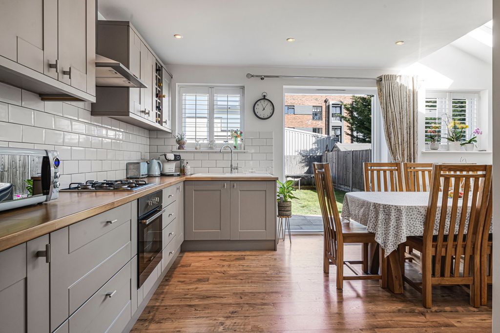 Property photo 2 of 21