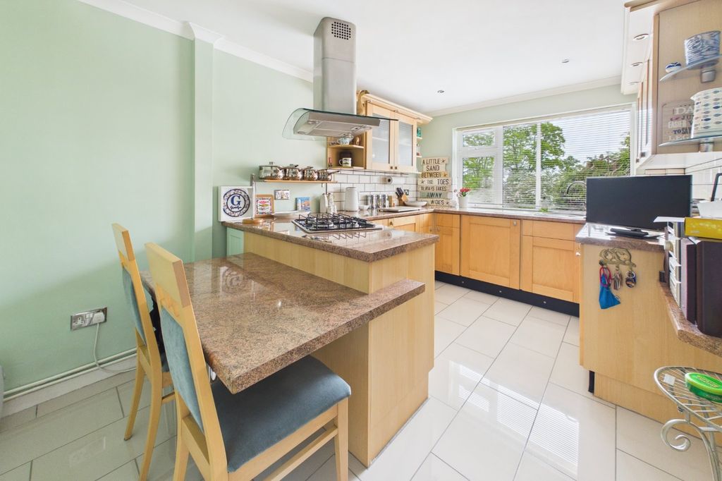 Property photo 3 of 13 Kitchen / Breakfast
