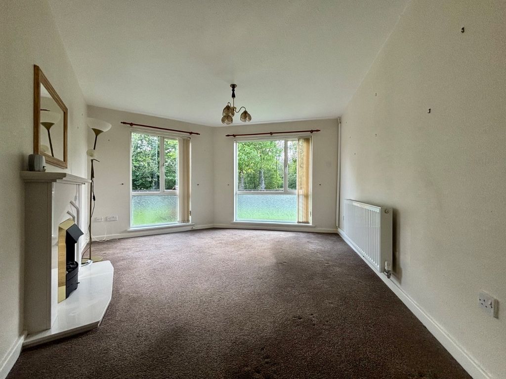 Property photo 3 of 15 Living Room