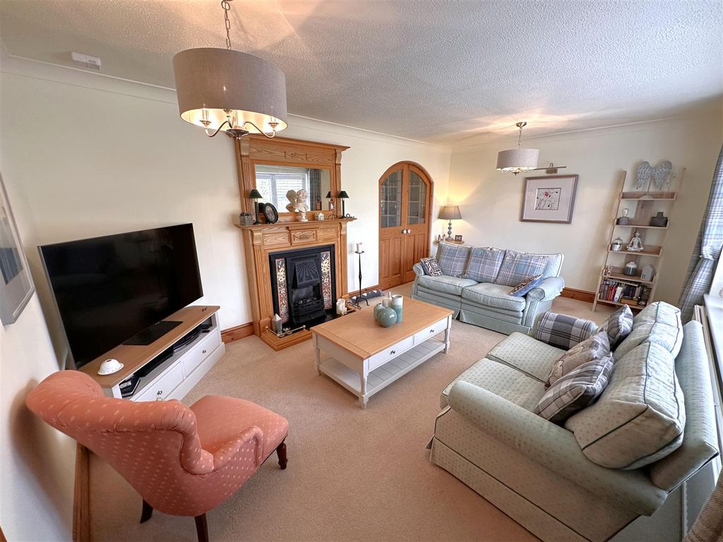 Property photo 2 of 24 Generous Living Room 748
