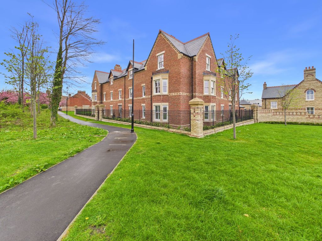 Property photo 1 of 14 External