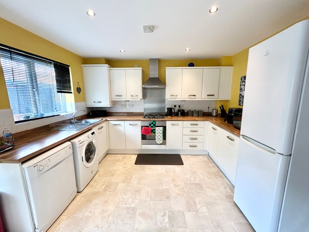 Property photo 2 of 4 Kitchen