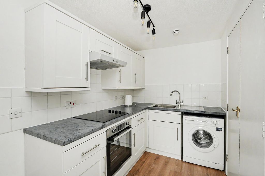 Property photo 3 of 18 Kitchen