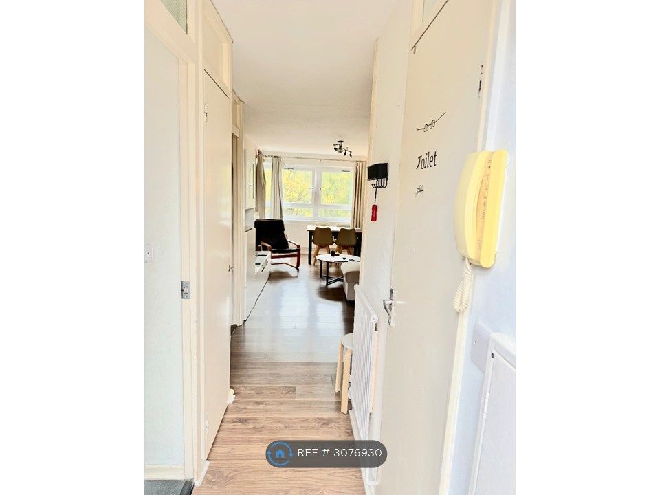 Property photo 2 of 17 Entrance