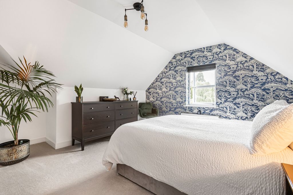 Property photo 3 of 17 Bedroom