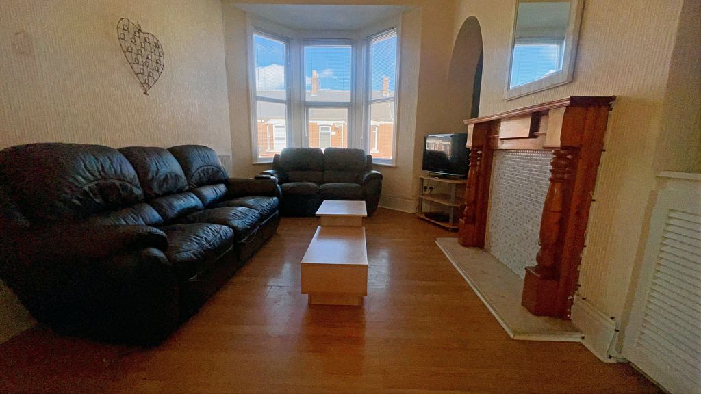 Property photo 2 of 12 Heaton Lounge Newcastle