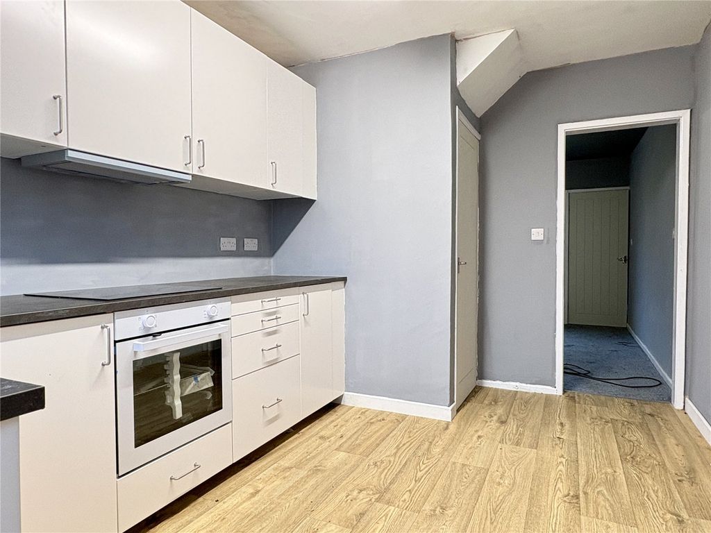 Property photo 3 of 11 Kitchen