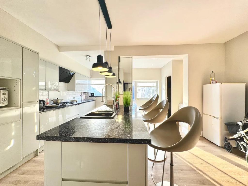 Property photo 1 of 13 Kitchen Dinning 