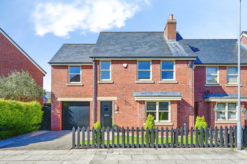 Property photo 1 of 19 Pbox-Img.Jpg