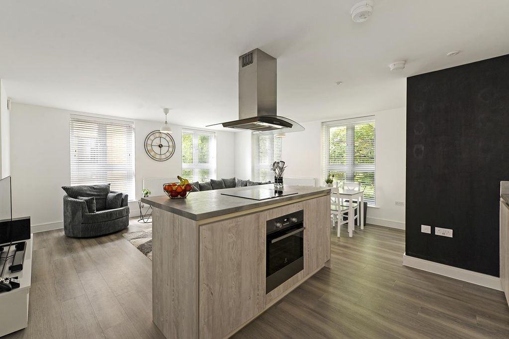 Property photo 3 of 11 6