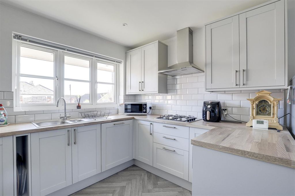 Property photo 2 of 26 5048.Jpg