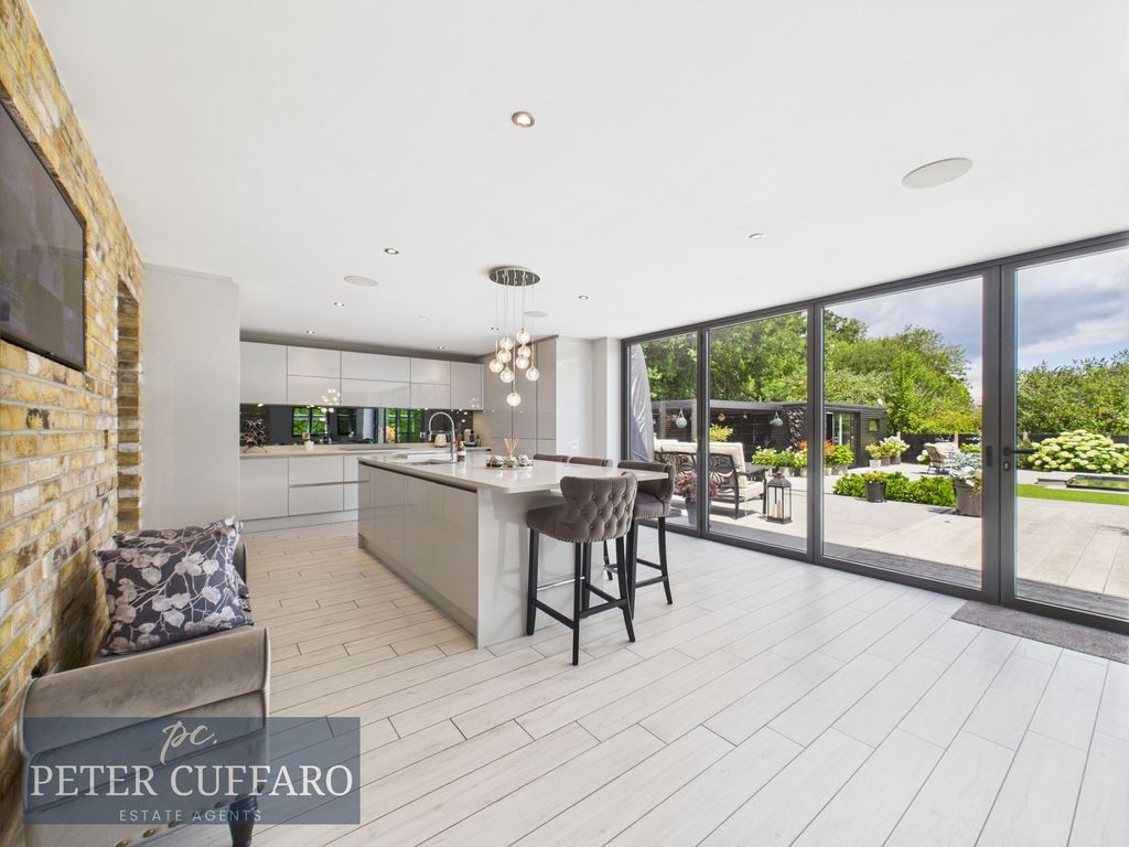 Property photo 2 of 29