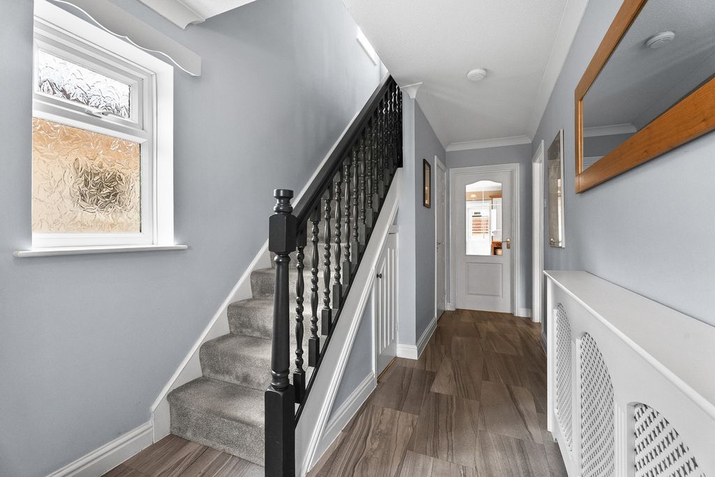 Property photo 2 of 43