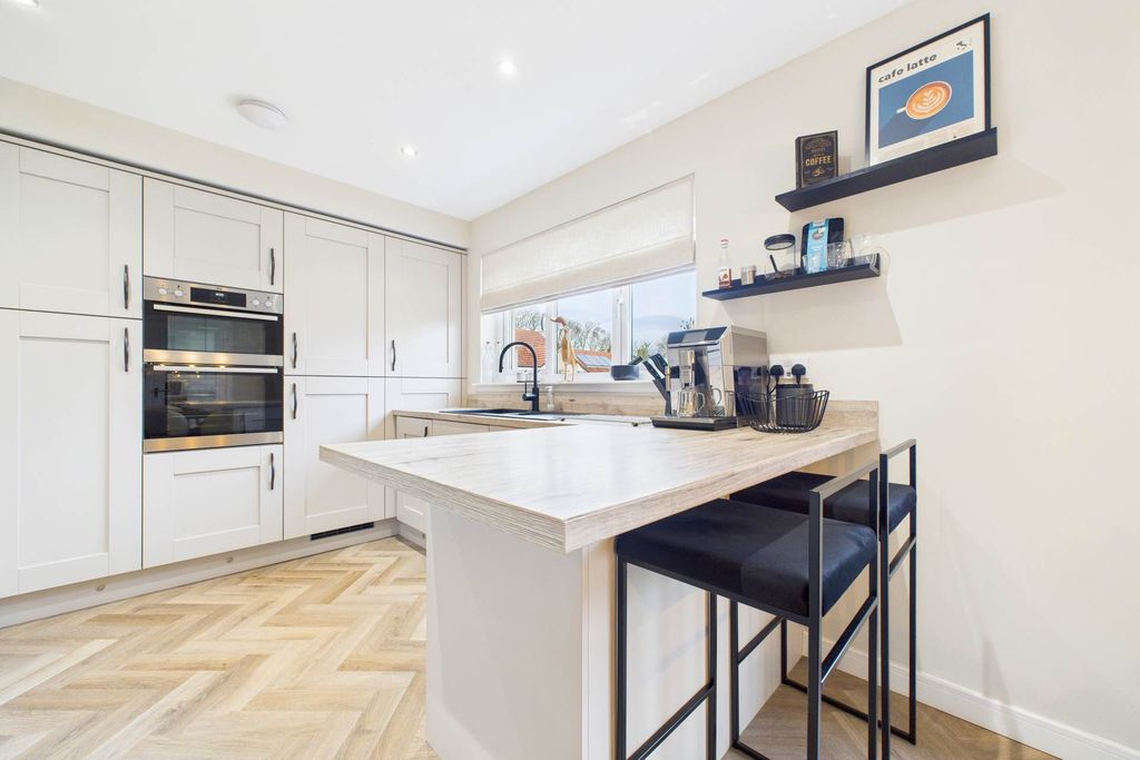 Property photo 2 of 30