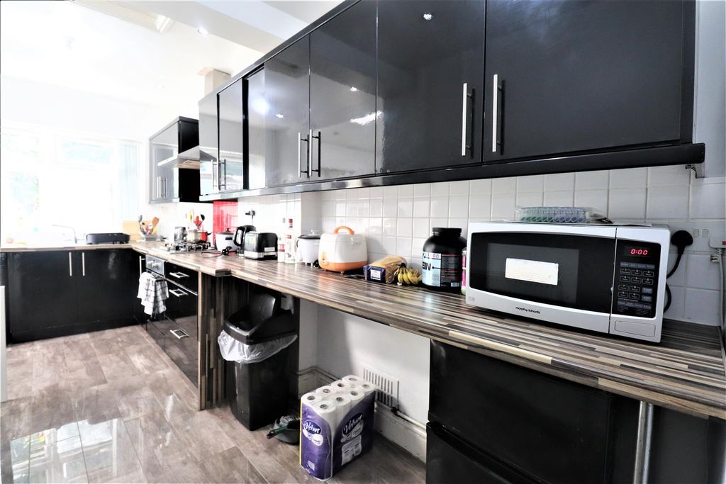 Property photo 2 of 14 Kitchen/ Lounge