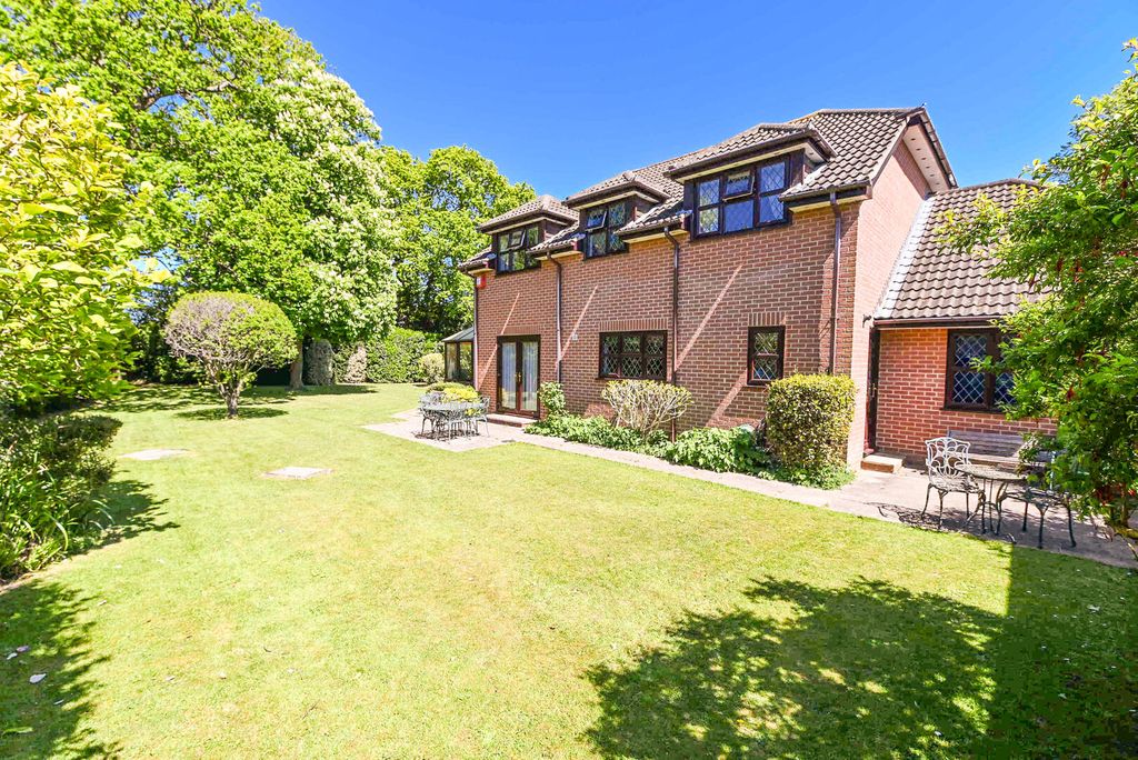 Property photo 1 of 19 Rear Garden