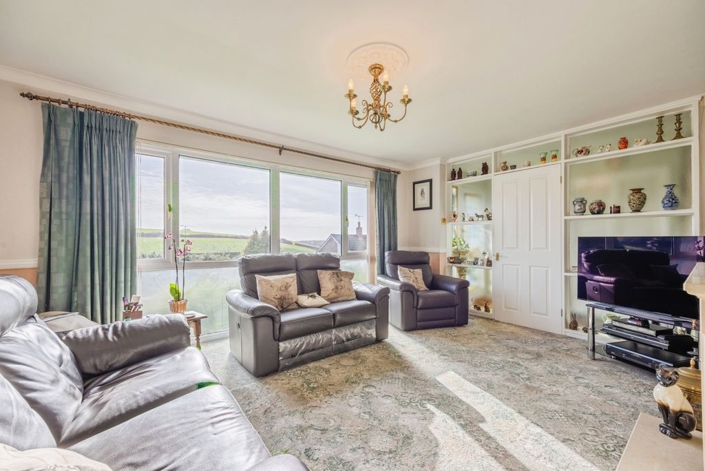 Property photo 2 of 17 Photo