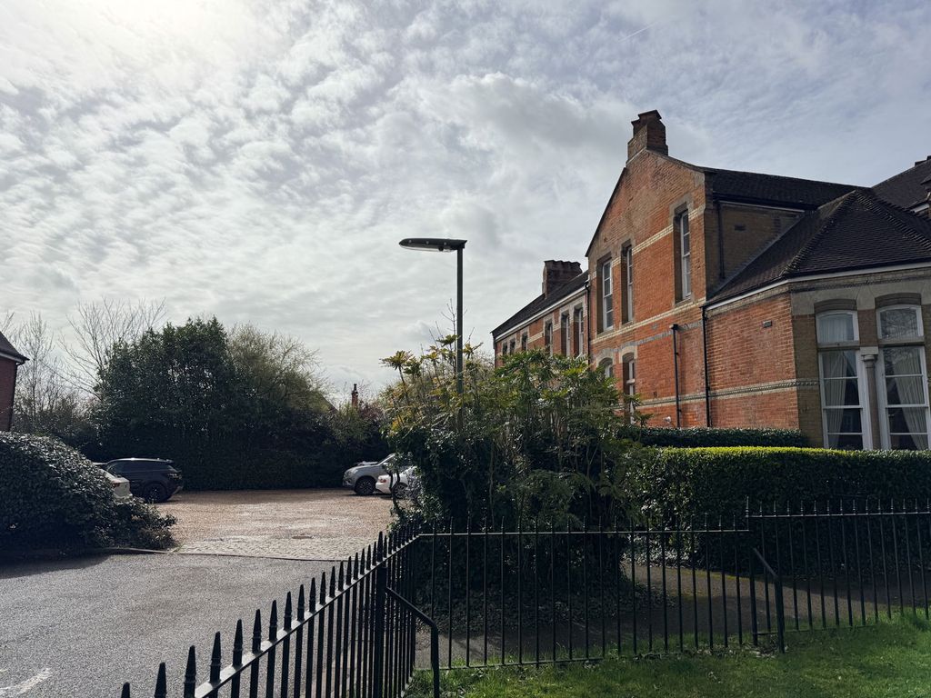 Property photo 2 of 20