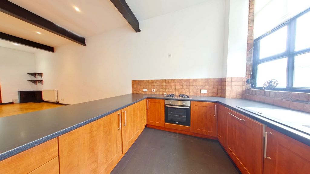 Property photo 3 of 11 Kitchen