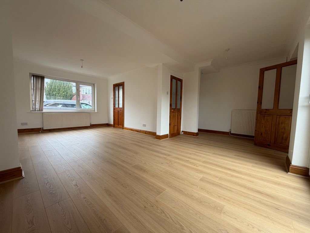 Property photo 3 of 13 Image