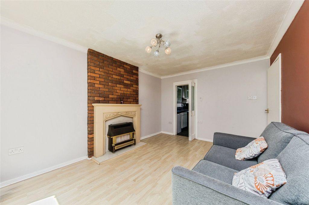 Property photo 3 of 12