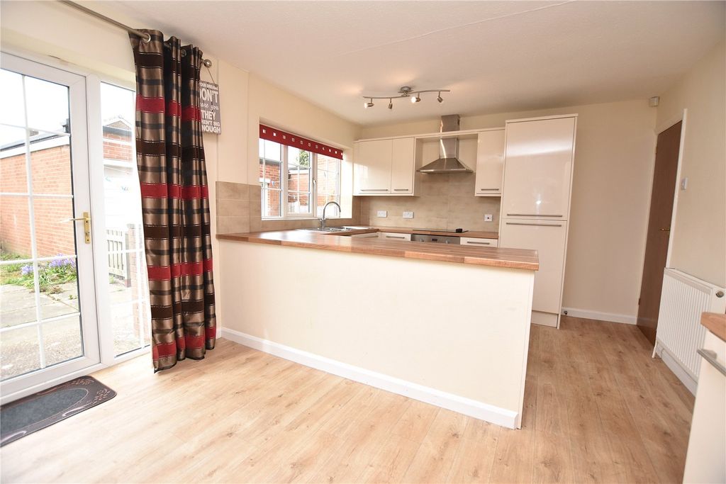 Property photo 3 of 23 Picture No. 32