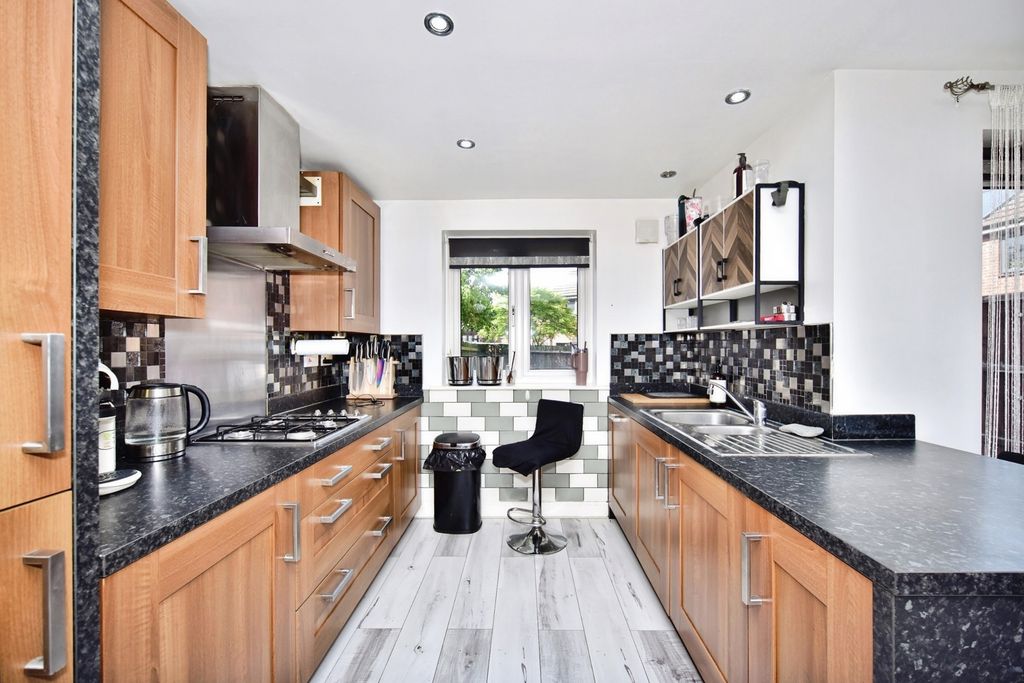 Property photo 3 of 20 Pbox-Img.Jpg