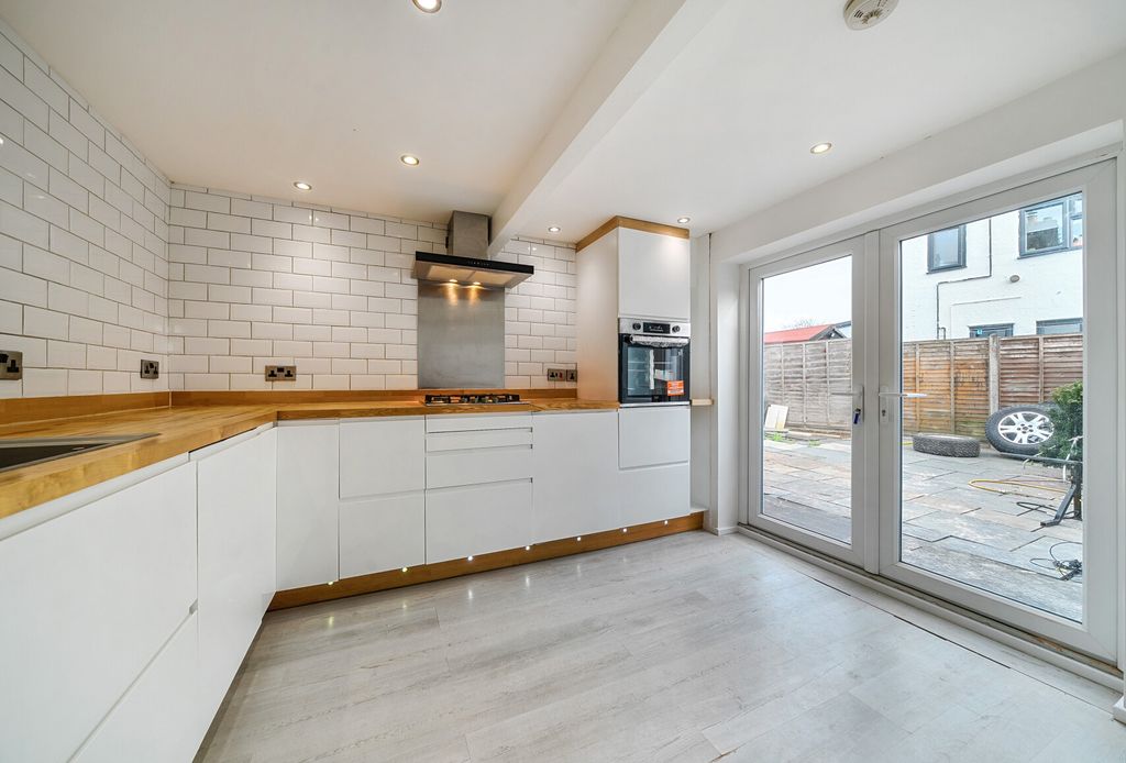 Property photo 3 of 20 1374044-14-690c7F...