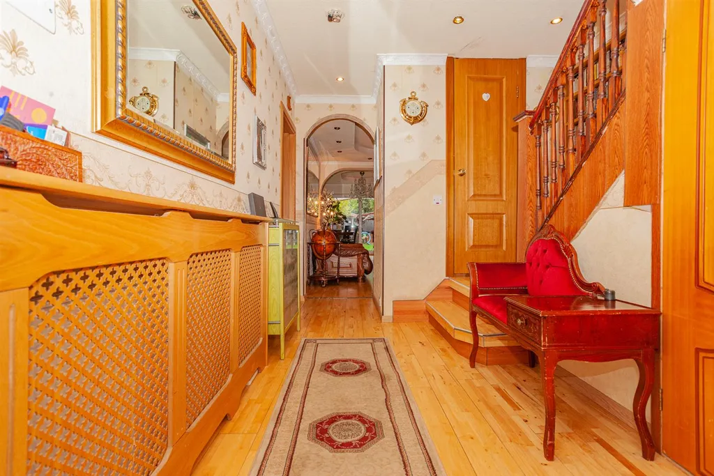 House in London, London Borough of Barnet - More