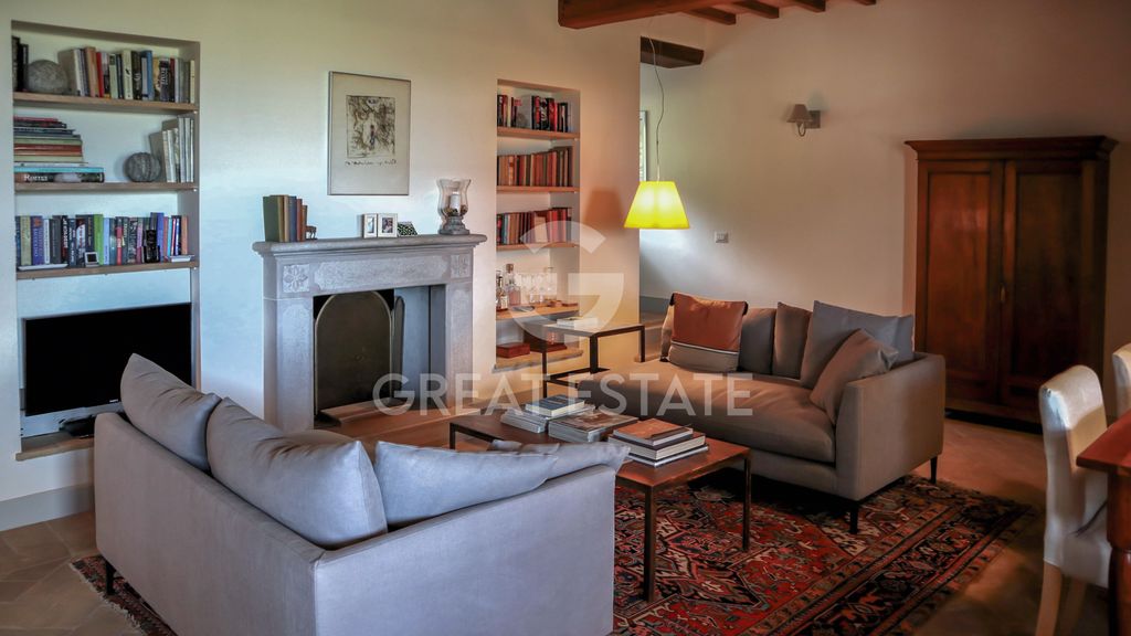 Property photo 2 of 36 Interiors