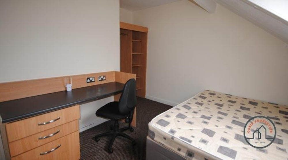 Property photo 3 of 7 A Tidy Single Bedroom Featuring A Bed, Study Desk,...