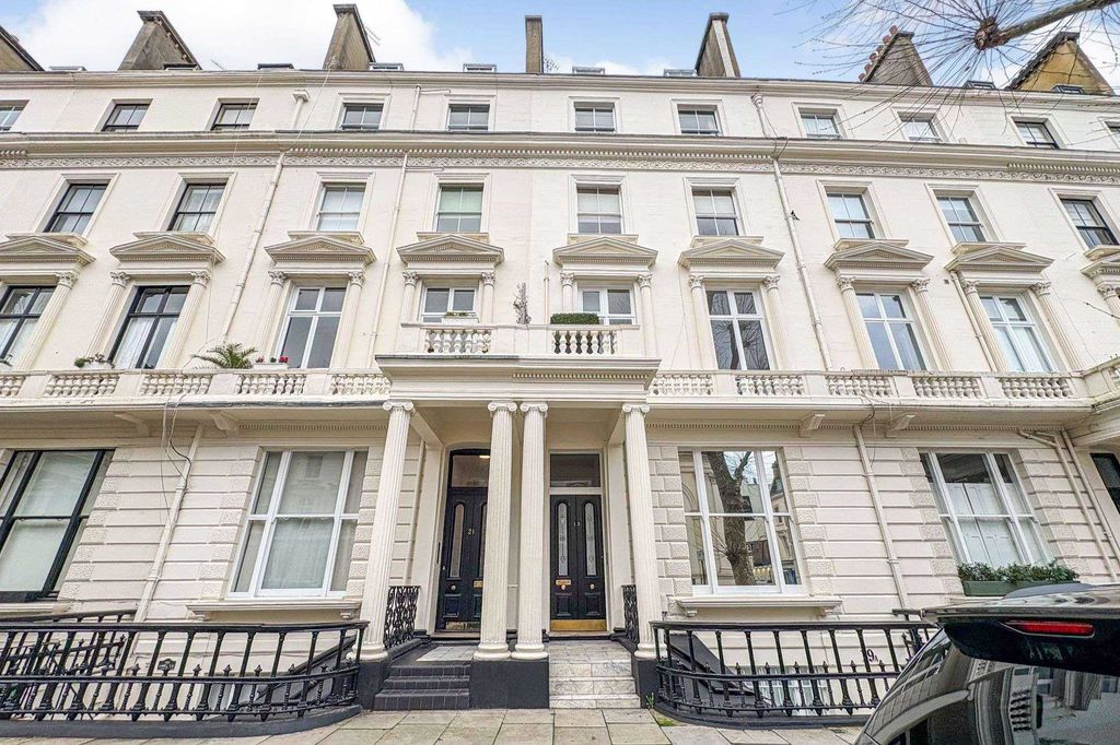 Property photo 1 of 17 Third Floor Flat,19 Warrington Crescent, Maida Vale, London, W9 1Ed