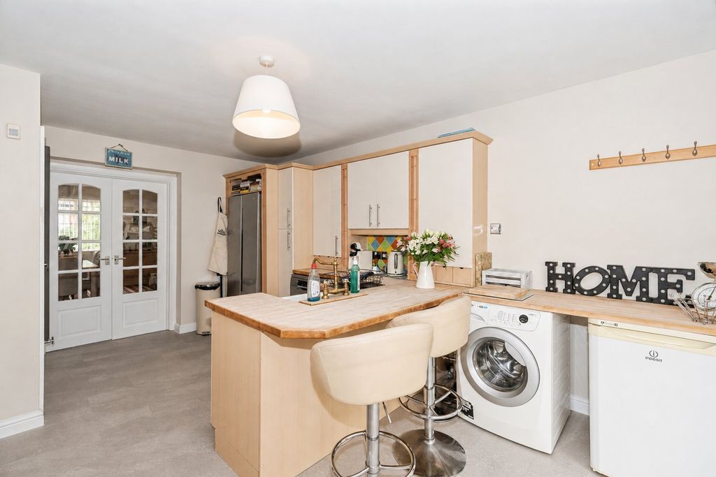 Additional image 4 of 5 bed detached house for saleAlexandra Road, Pudsey LS28