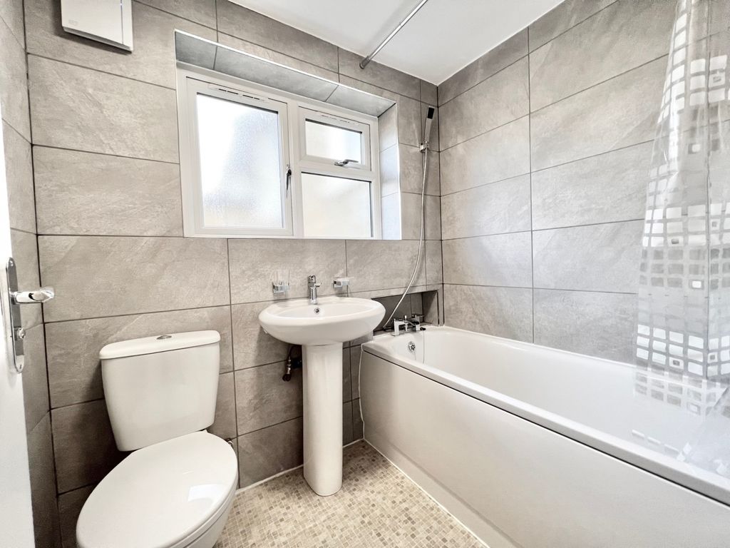 Property photo 3 of 11 Media