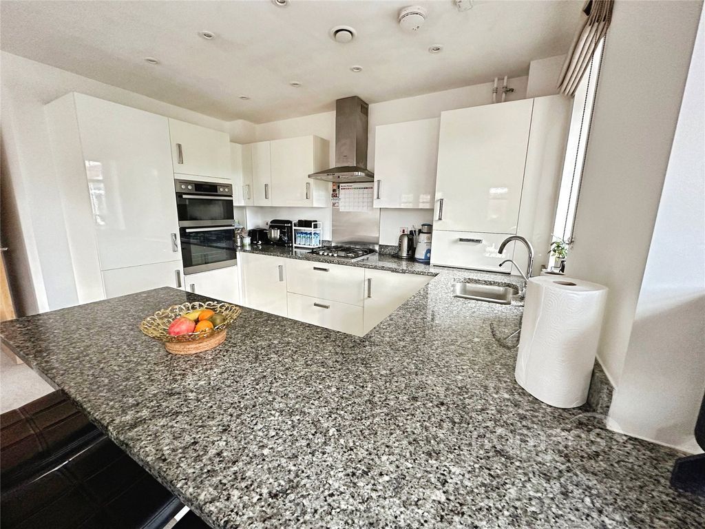 Property photo 2 of 9 Picture No. 21