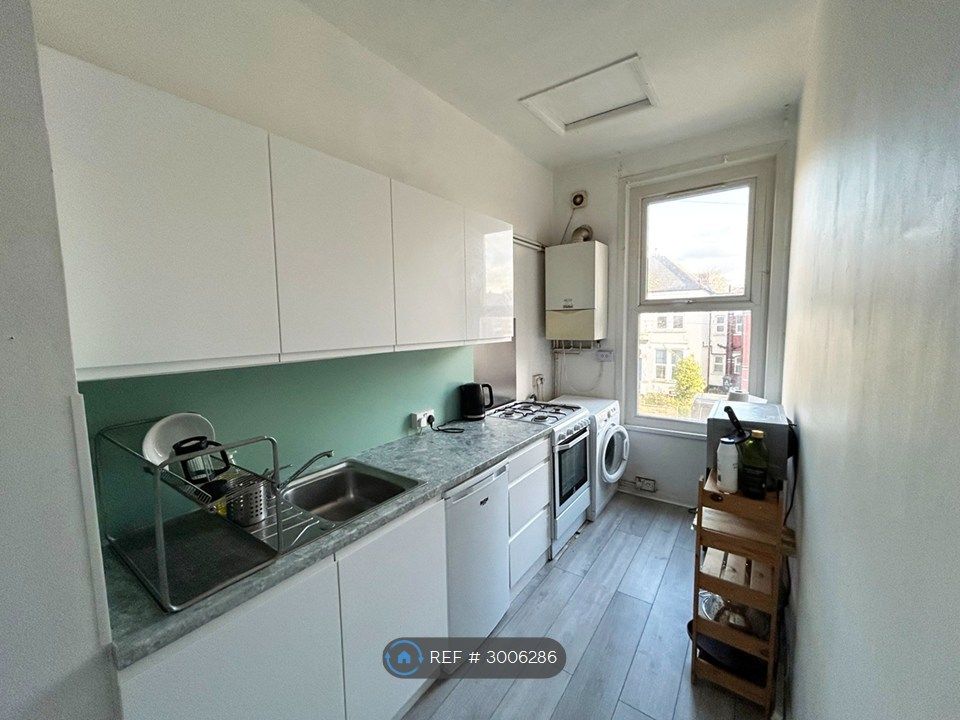 Property photo 3 of 7 Kitchen