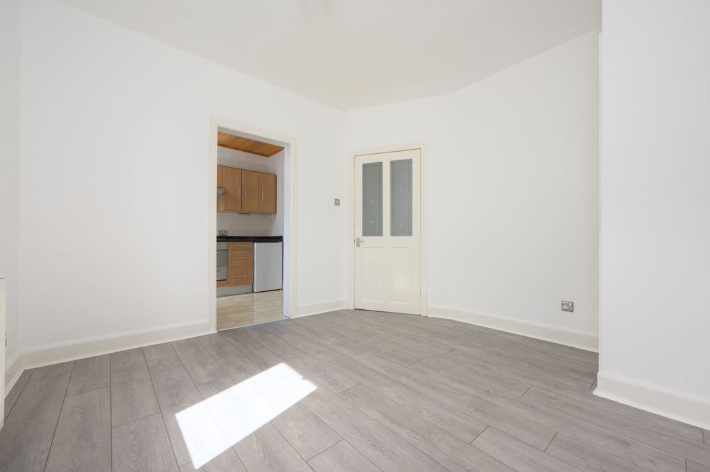 Additional image 13 of 3 bed flat for sale56 Robertson Road, Dunfermline KY12
