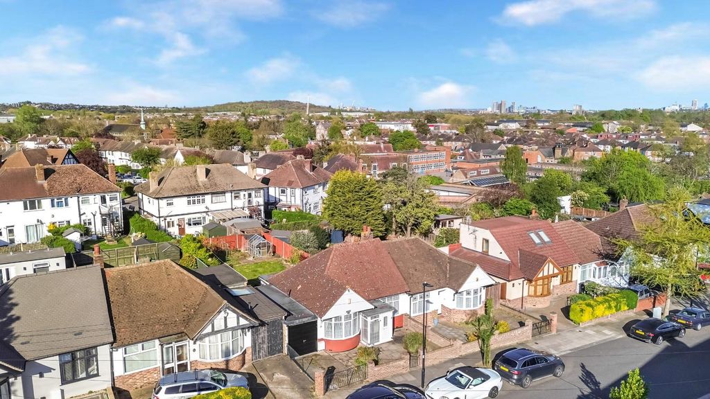 Property photo 3 of 18 2.Jpg