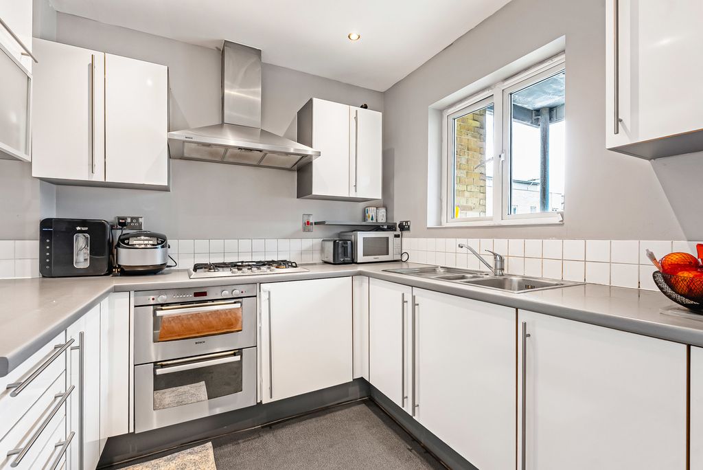 Property photo 3 of 25 Kitchen