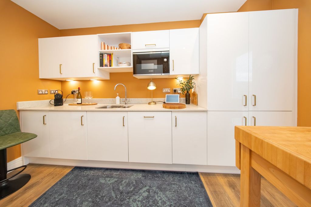 Property photo 2 of 46