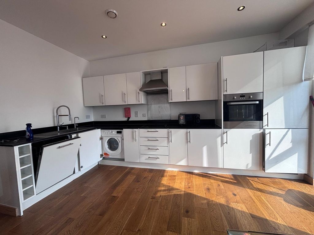 Property photo 2 of 10 Kitchen