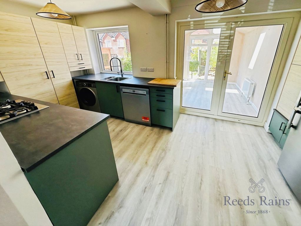 Property photo 3 of 11 Dining Kitchen